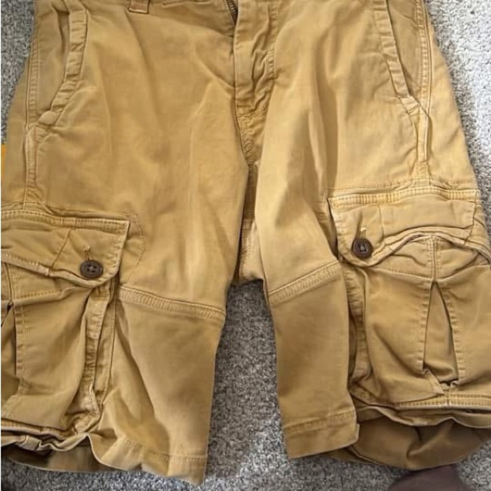 American Eagle Outfitters Men's Cargo Shorts - Tan